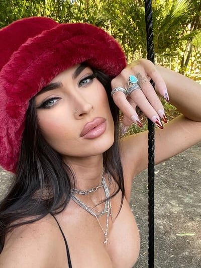 bloody nails unghie halloween megan fox